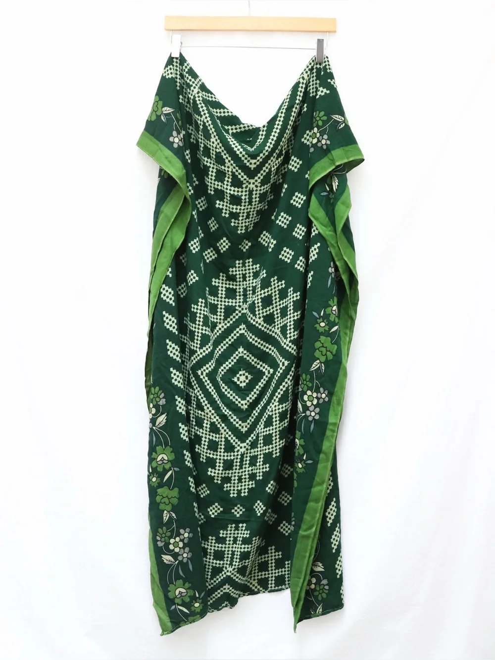Large green pashmina scarf geometric ethnic print boho coverup beach wrap - Picture 1 of 6